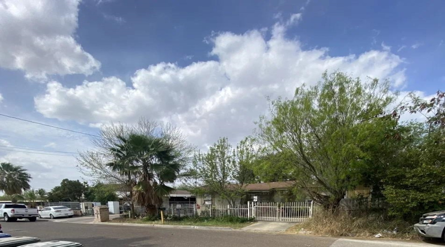 3220 Chestnut St, Laredo, Texas 78046, 3 Bedrooms Bedrooms, 4 Rooms Rooms,2 BathroomsBathrooms,Residential,For Sale,3220 Chestnut St,20262178