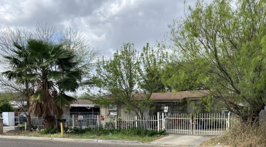 3220 Chestnut St, Laredo, Texas 78046, 3 Bedrooms Bedrooms, 4 Rooms Rooms,2 BathroomsBathrooms,Residential,For Sale,3220 Chestnut St,20262178