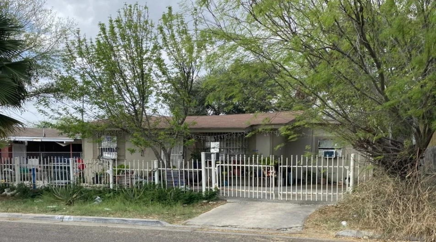 3220 Chestnut St, Laredo, Texas 78046, 3 Bedrooms Bedrooms, 4 Rooms Rooms,2 BathroomsBathrooms,Residential,For Sale,3220 Chestnut St,20262178