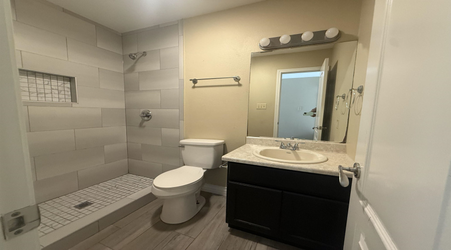 1016 Dicky Lane, Laredo, Texas 78045, 2 Bedrooms Bedrooms, 5 Rooms Rooms,1 BathroomBathrooms,Residential,For Rent,1016 Dicky Lane,20262180