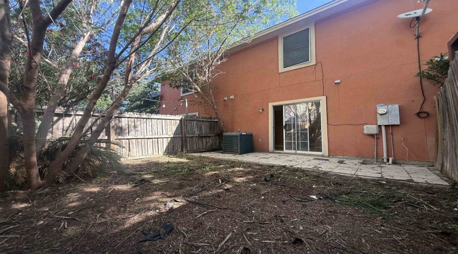 1016 Dicky Lane, Laredo, Texas 78045, 2 Bedrooms Bedrooms, 5 Rooms Rooms,1 BathroomBathrooms,Residential,For Rent,1016 Dicky Lane,20262180