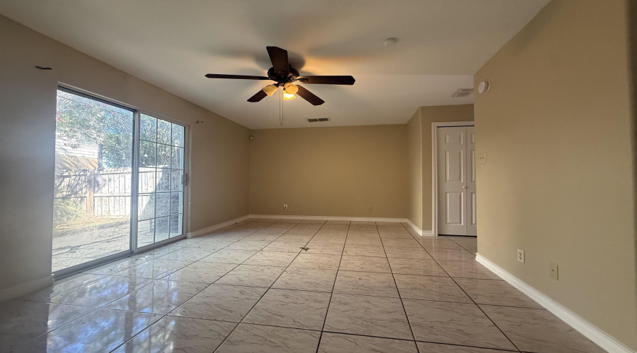 1016 Dicky Lane, Laredo, Texas 78045, 2 Bedrooms Bedrooms, 5 Rooms Rooms,1 BathroomBathrooms,Residential,For Rent,1016 Dicky Lane,20262180