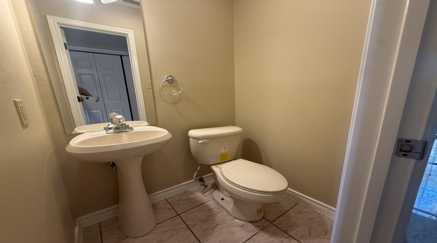 1016 Dicky Lane, Laredo, Texas 78045, 2 Bedrooms Bedrooms, 5 Rooms Rooms,1 BathroomBathrooms,Residential,For Rent,1016 Dicky Lane,20262180