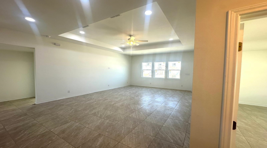 4405 Black Buck Ave, Laredo, Texas 78045, 3 Bedrooms Bedrooms, 8 Rooms Rooms,2 BathroomsBathrooms,Residential,For Rent,4405 Black Buck Ave,20262181