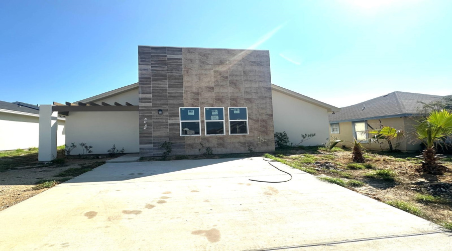 4405 Black Buck Ave, Laredo, Texas 78045, 3 Bedrooms Bedrooms, 8 Rooms Rooms,2 BathroomsBathrooms,Residential,For Rent,4405 Black Buck Ave,20262181