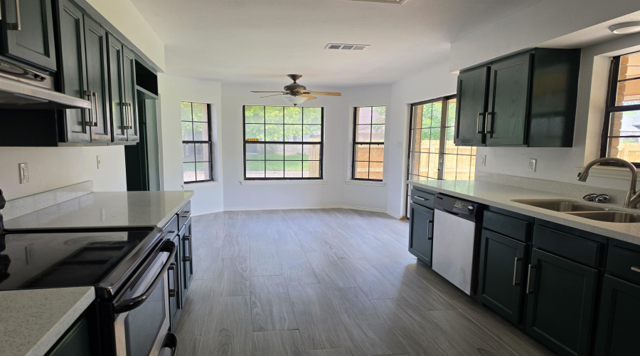 1233 St Patrick Dr, Laredo, Texas 78045, 3 Bedrooms Bedrooms, 7 Rooms Rooms,2 BathroomsBathrooms,Residential,For Rent,1233 St Patrick Dr,20262184