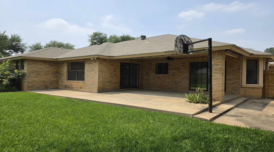 1233 St Patrick Dr, Laredo, Texas 78045, 3 Bedrooms Bedrooms, 7 Rooms Rooms,2 BathroomsBathrooms,Residential,For Rent,1233 St Patrick Dr,20262184