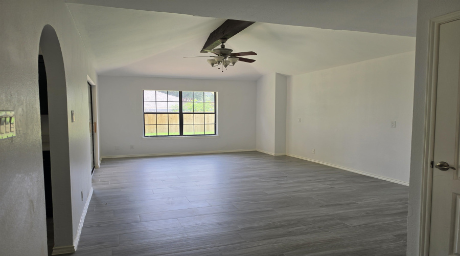 1233 St Patrick Dr, Laredo, Texas 78045, 3 Bedrooms Bedrooms, 7 Rooms Rooms,2 BathroomsBathrooms,Residential,For Rent,1233 St Patrick Dr,20262184