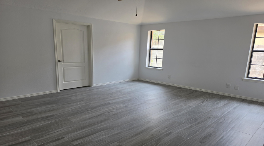 1233 St Patrick Dr, Laredo, Texas 78045, 3 Bedrooms Bedrooms, 7 Rooms Rooms,2 BathroomsBathrooms,Residential,For Rent,1233 St Patrick Dr,20262184