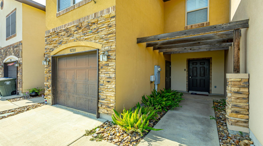 5720 Montevista Dr., Laredo, Texas 78041, 3 Bedrooms Bedrooms, 6 Rooms Rooms,2 BathroomsBathrooms,Residential,For Rent,5720 Montevista Dr.,20262185