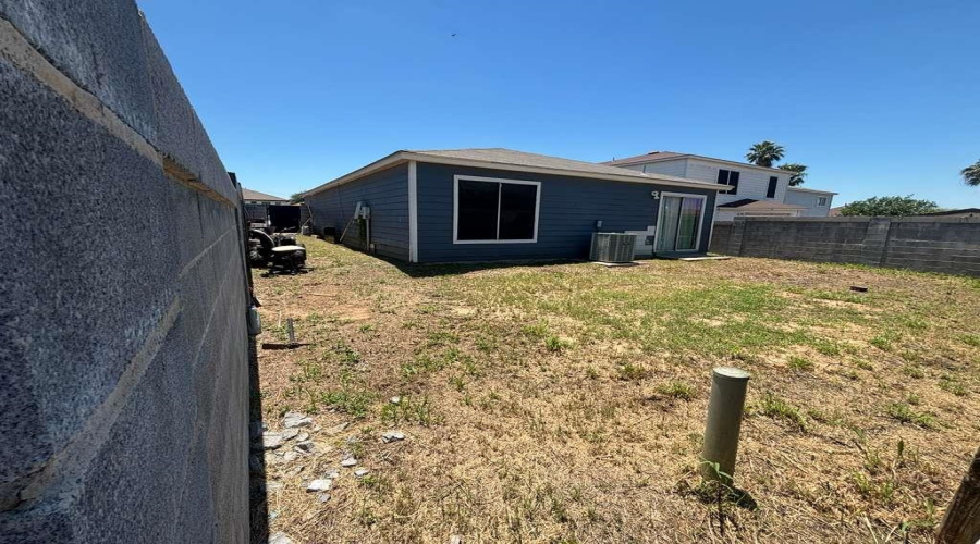 3243 Saint Kathryn Lp, Laredo, Texas 78046, 3 Bedrooms Bedrooms, 5 Rooms Rooms,2 BathroomsBathrooms,Residential,For Sale,3243 Saint Kathryn Lp,20262193
