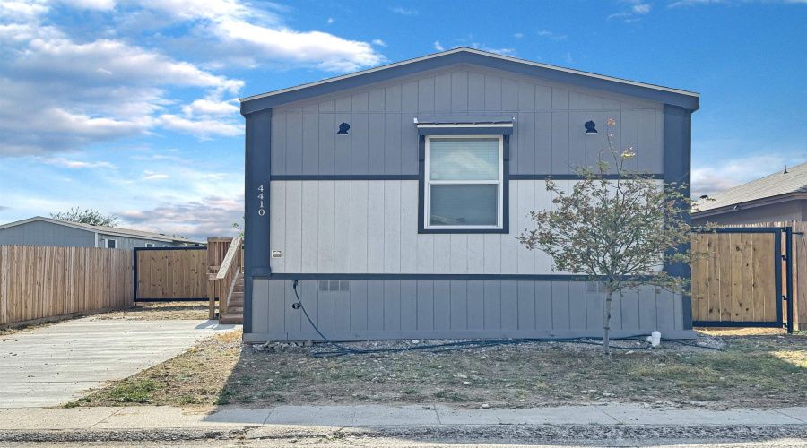 4410 Black Buck Ave, Laredo, Texas 78045, 3 Bedrooms Bedrooms, 4 Rooms Rooms,2 BathroomsBathrooms,Residential,For Rent,4410 Black Buck Ave,20262194