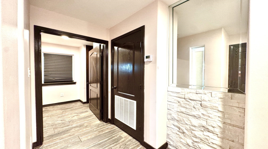 4725 Los Laureles Ln, LAREDO, Texas 78046, 4 Bedrooms Bedrooms, 7 Rooms Rooms,2 BathroomsBathrooms,Residential,For Sale,4725 Los Laureles Ln,20262195
