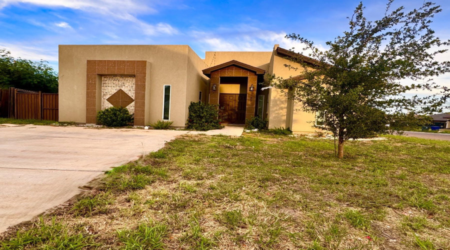4725 Los Laureles Ln, LAREDO, Texas 78046, 4 Bedrooms Bedrooms, 7 Rooms Rooms,2 BathroomsBathrooms,Residential,For Sale,4725 Los Laureles Ln,20262195
