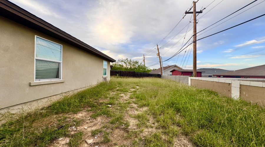 4725 Los Laureles Ln, LAREDO, Texas 78046, 4 Bedrooms Bedrooms, 7 Rooms Rooms,2 BathroomsBathrooms,Residential,For Sale,4725 Los Laureles Ln,20262195
