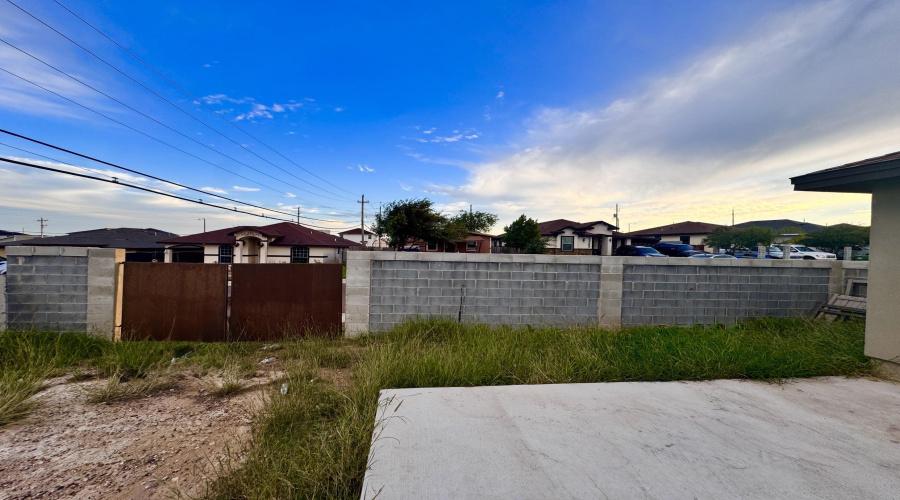 4725 Los Laureles Ln, LAREDO, Texas 78046, 4 Bedrooms Bedrooms, 7 Rooms Rooms,2 BathroomsBathrooms,Residential,For Sale,4725 Los Laureles Ln,20262195