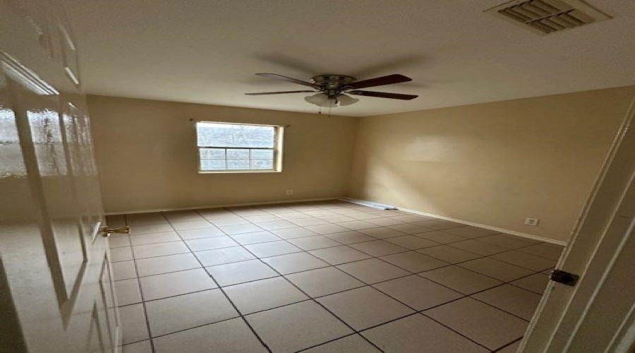 606 Gale St, Laredo, Texas 78041, 2 Bedrooms Bedrooms, 4 Rooms Rooms,1 BathroomBathrooms,Residential,For Rent,606 Gale St,20262200