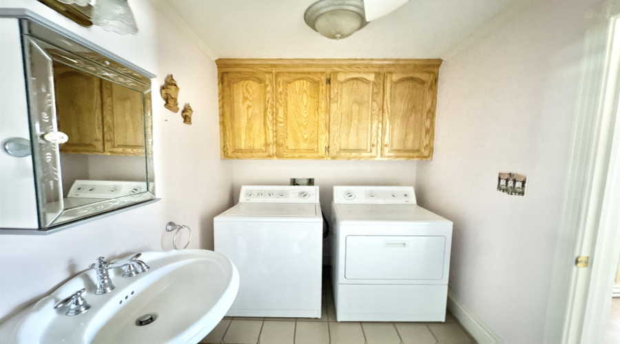 807 Fresno St., ZAPATA, Texas 78077-6, 2 Bedrooms Bedrooms, 3 Rooms Rooms,2 BathroomsBathrooms,Residential,For Rent,807 Fresno St.,20262201