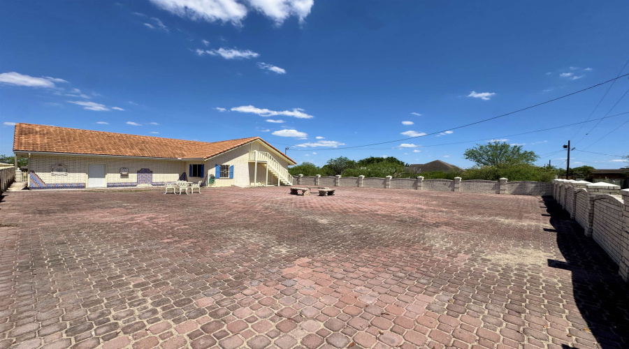 807 Fresno St., ZAPATA, Texas 78077-6, 2 Bedrooms Bedrooms, 3 Rooms Rooms,2 BathroomsBathrooms,Residential,For Rent,807 Fresno St.,20262201