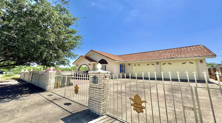 807 Fresno St., ZAPATA, Texas 78077-6, 2 Bedrooms Bedrooms, 3 Rooms Rooms,2 BathroomsBathrooms,Residential,For Rent,807 Fresno St.,20262201