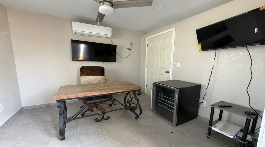 1911 San Bernardo Ave, Laredo, Texas 78040, 1 Room Rooms,2 BathroomsBathrooms,Commercial retail/office,For Sale,1911 San Bernardo Ave,20262205