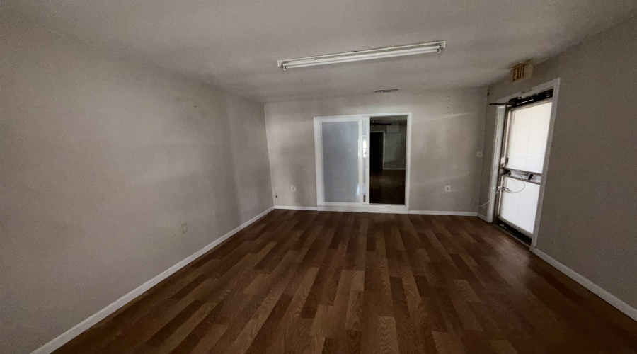 1911 San Bernardo Ave, Laredo, Texas 78040, 1 Room Rooms,2 BathroomsBathrooms,Commercial retail/office,For Sale,1911 San Bernardo Ave,20262205