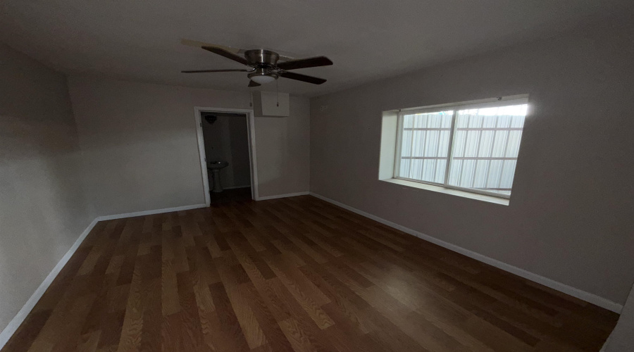 1911 San Bernardo Ave, Laredo, Texas 78040, 1 Room Rooms,2 BathroomsBathrooms,Commercial retail/office,For Sale,1911 San Bernardo Ave,20262205