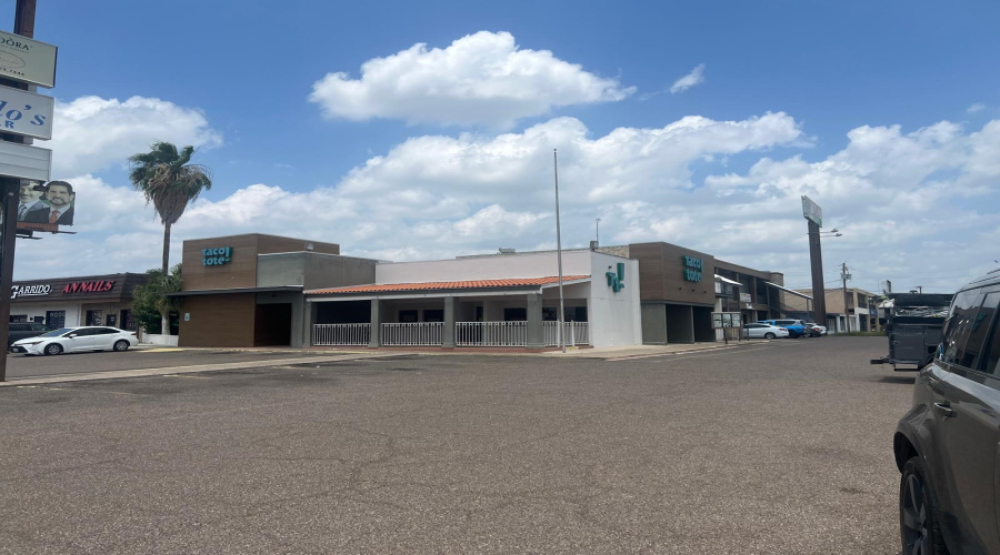 5603 N IH-35, laredo, Texas 78041, 1 Room Rooms,4 BathroomsBathrooms,Commercial retail/office,For Rent,5603 N IH-35,20262209