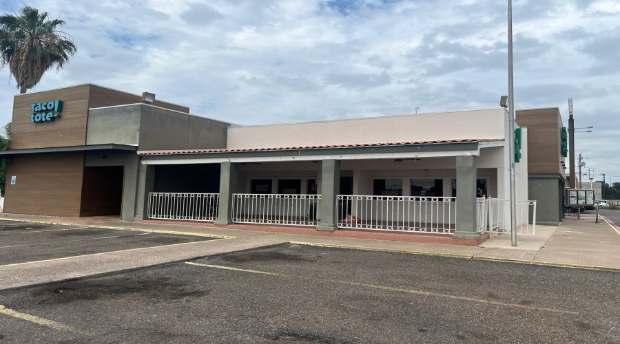 5603 N IH-35, laredo, Texas 78041, 1 Room Rooms,4 BathroomsBathrooms,Commercial retail/office,For Rent,5603 N IH-35,20262209