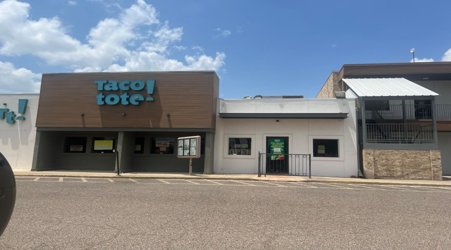 5603 N IH-35, laredo, Texas 78041, 1 Room Rooms,4 BathroomsBathrooms,Commercial retail/office,For Rent,5603 N IH-35,20262209