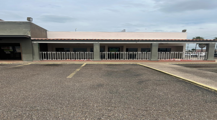 5603 N IH-35, laredo, Texas 78041, 1 Room Rooms,4 BathroomsBathrooms,Commercial retail/office,For Rent,5603 N IH-35,20262209