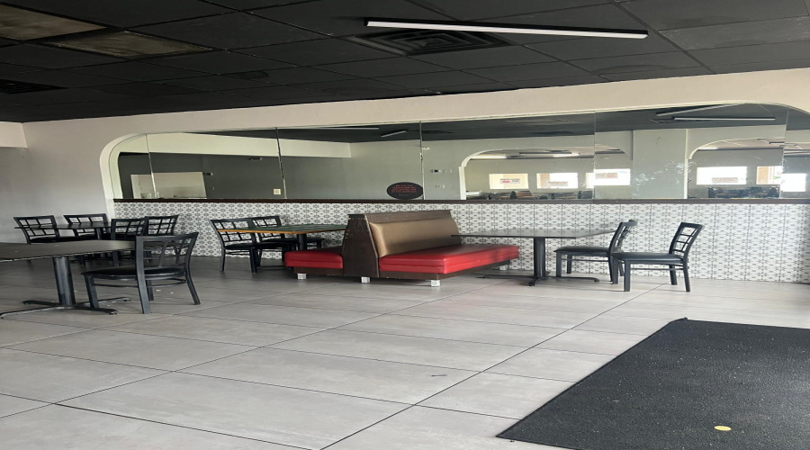 5603 N IH-35, laredo, Texas 78041, 1 Room Rooms,4 BathroomsBathrooms,Commercial retail/office,For Rent,5603 N IH-35,20262209