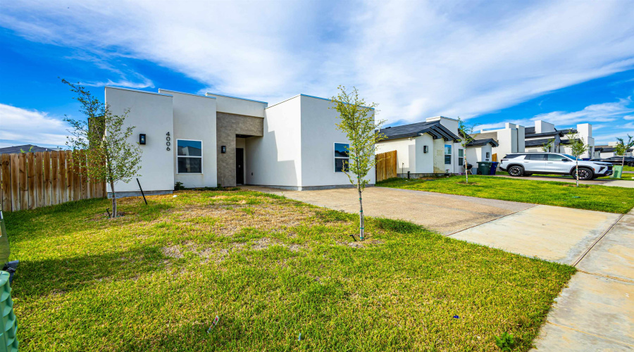 4006 Ave Fenix Dr., LAREDO, Texas 78046, 3 Bedrooms Bedrooms, 5 Rooms Rooms,2 BathroomsBathrooms,Residential,For Sale,4006 Ave Fenix Dr.,20262204