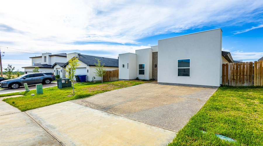 4006 Ave Fenix Dr., LAREDO, Texas 78046, 3 Bedrooms Bedrooms, 5 Rooms Rooms,2 BathroomsBathrooms,Residential,For Sale,4006 Ave Fenix Dr.,20262204