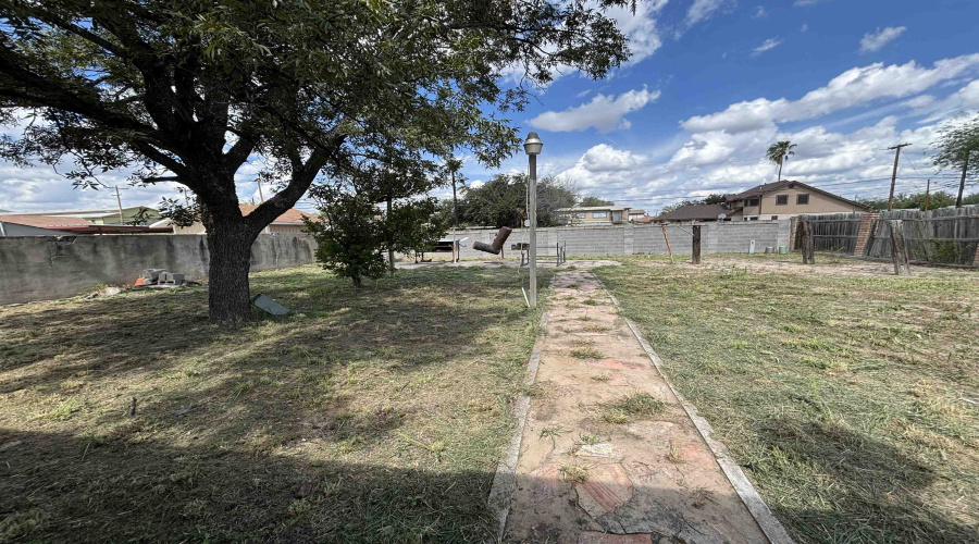128 Franklin St, LAREDO, Texas 78041-6471, 3 Bedrooms Bedrooms, 5 Rooms Rooms,1 BathroomBathrooms,Residential,For Sale,128 Franklin St,20262206