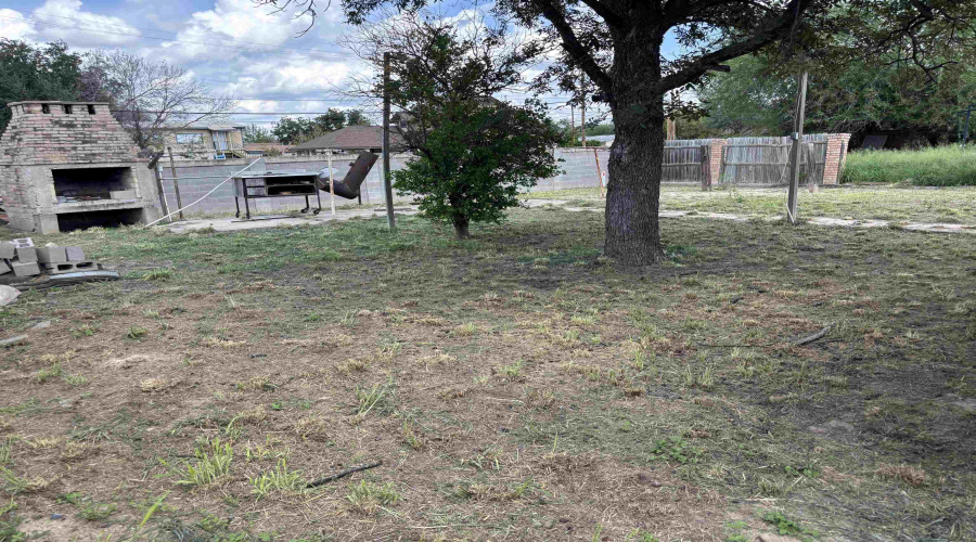 128 Franklin St, LAREDO, Texas 78041-6471, 3 Bedrooms Bedrooms, 5 Rooms Rooms,1 BathroomBathrooms,Residential,For Sale,128 Franklin St,20262206
