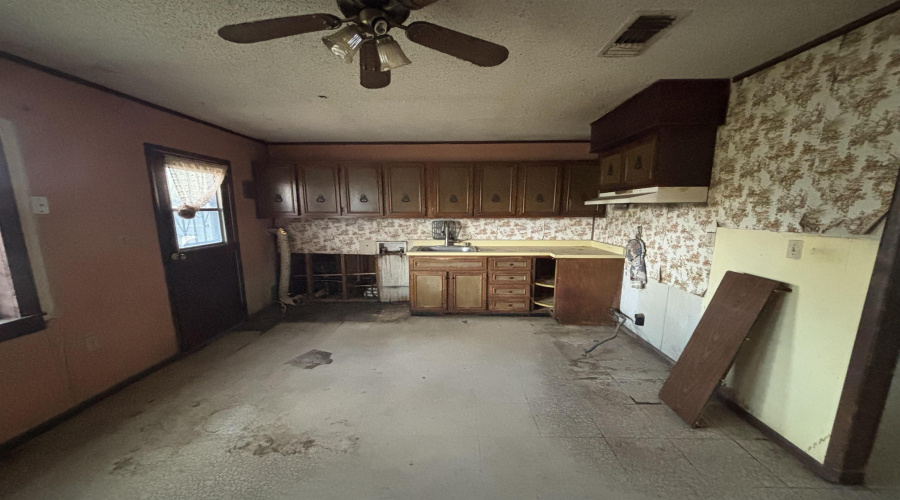 128 Franklin St, LAREDO, Texas 78041-6471, 3 Bedrooms Bedrooms, 5 Rooms Rooms,1 BathroomBathrooms,Residential,For Sale,128 Franklin St,20262206
