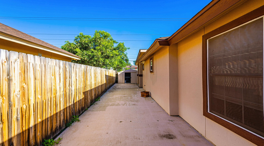 505 Acacia, Laredo, Texas 78045, 3 Bedrooms Bedrooms, 6 Rooms Rooms,2 BathroomsBathrooms,Residential,For Sale,505 Acacia,20262210
