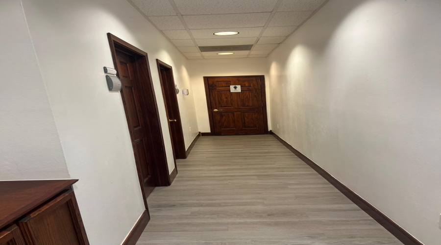 5601 San Dario Ave, Laredo, Texas 78041, 6 Rooms Rooms,3 BathroomsBathrooms,Commercial retail/office,For Rent,5601 San Dario Ave,20262214