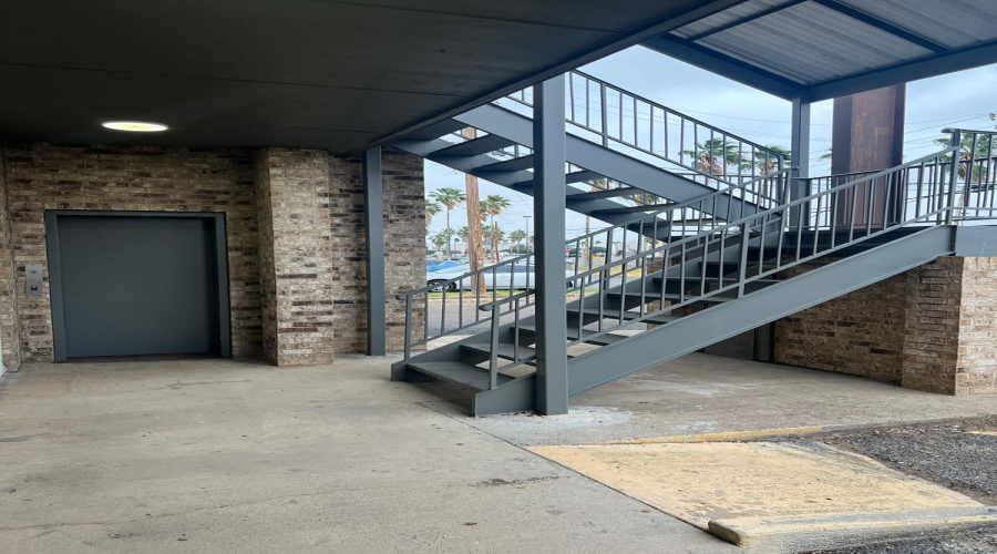 5601 San Dario Ave, Laredo, Texas 78041, 6 Rooms Rooms,3 BathroomsBathrooms,Commercial retail/office,For Rent,5601 San Dario Ave,20262214