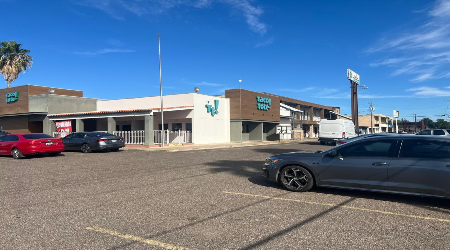 5601 San Dario Ave, Laredo, Texas 78041, 6 Rooms Rooms,3 BathroomsBathrooms,Commercial retail/office,For Rent,5601 San Dario Ave,20262214