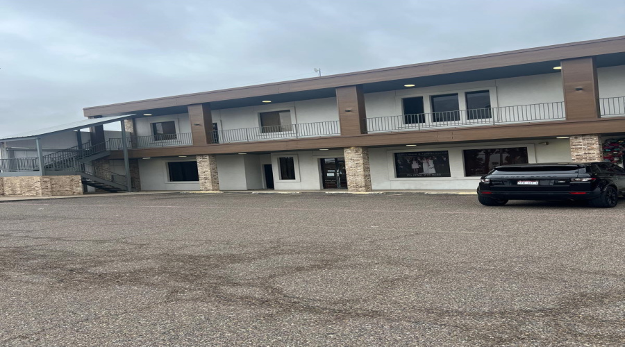 5601 San Dario Ave, Laredo, Texas 78041, 6 Rooms Rooms,3 BathroomsBathrooms,Commercial retail/office,For Rent,5601 San Dario Ave,20262214