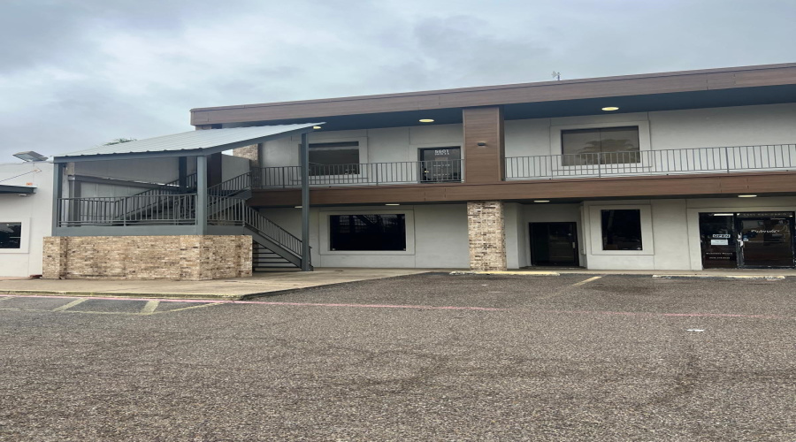 5601 San Dario Ave, Laredo, Texas 78041, 6 Rooms Rooms,3 BathroomsBathrooms,Commercial retail/office,For Rent,5601 San Dario Ave,20262214