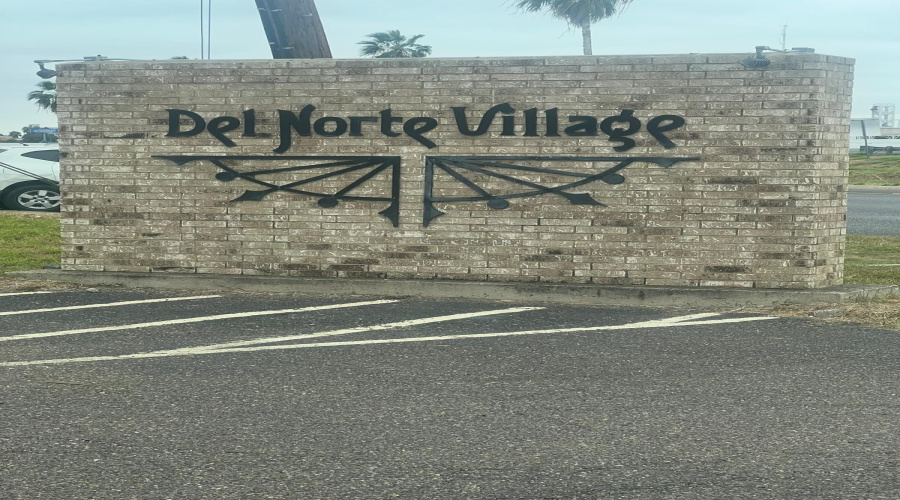 5601 San Dario Ave, Laredo, Texas 78041, 6 Rooms Rooms,3 BathroomsBathrooms,Commercial retail/office,For Rent,5601 San Dario Ave,20262214