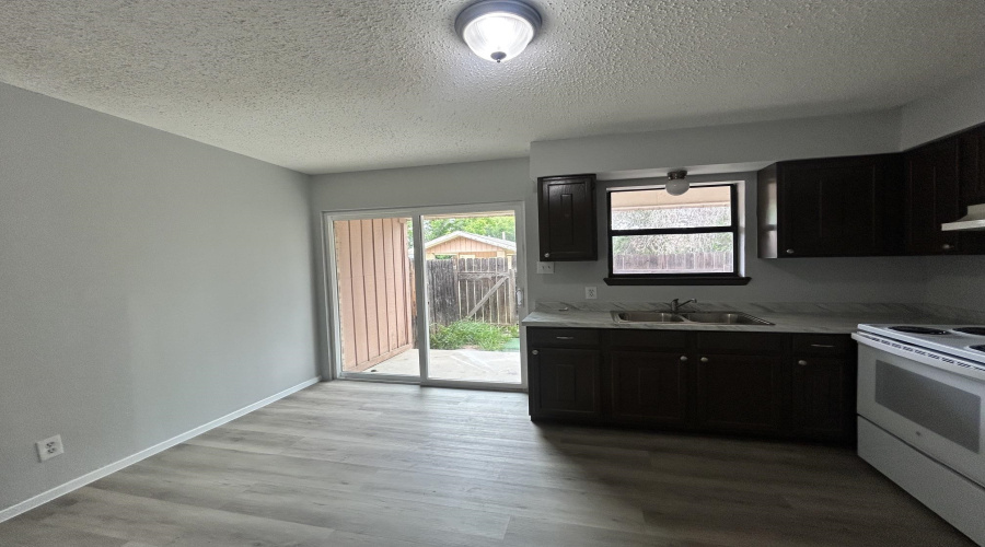 1005 Castle Heights Dr, Laredo, Texas 78041, 2 Bedrooms Bedrooms, 4 Rooms Rooms,1 BathroomBathrooms,Residential,For Sale,1005 Castle Heights Dr,20262211