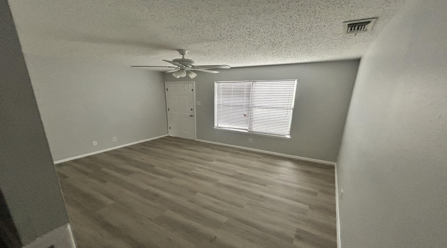 1005 Castle Heights Dr, Laredo, Texas 78041, 2 Bedrooms Bedrooms, 4 Rooms Rooms,1 BathroomBathrooms,Residential,For Sale,1005 Castle Heights Dr,20262211
