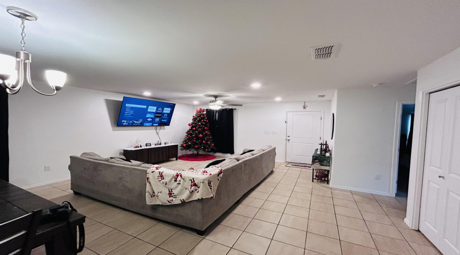 2201 Mango Rd., LAREDO, Texas 78046, 3 Bedrooms Bedrooms, 3 Rooms Rooms,2 BathroomsBathrooms,Residential,For Sale,2201 Mango Rd.,20262215