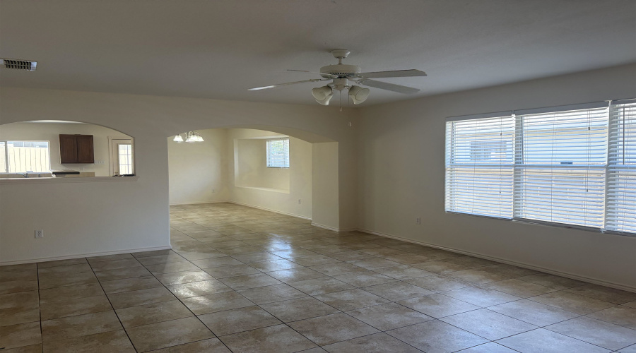 11141 Salado Dr, Laredo, Texas 78045, 3 Bedrooms Bedrooms, 7 Rooms Rooms,2 BathroomsBathrooms,Residential,For Rent,11141 Salado Dr,20262223