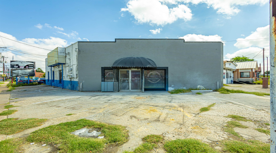 1801 San Bernardo Ave, LAREDO, Texas 78040, 6 Rooms Rooms,4 BathroomsBathrooms,Commercial retail/office,For Sale,1801 San Bernardo Ave,20262227