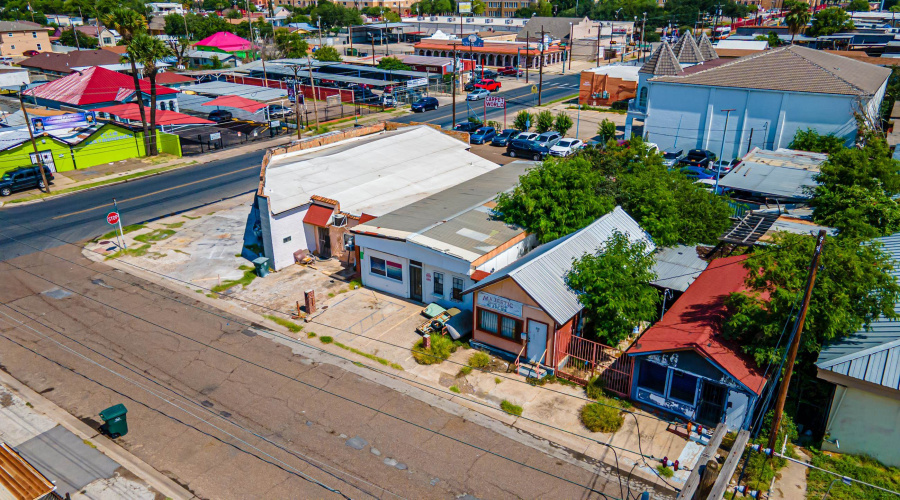 1801 San Bernardo Ave, LAREDO, Texas 78040, 6 Rooms Rooms,4 BathroomsBathrooms,Commercial retail/office,For Sale,1801 San Bernardo Ave,20262227